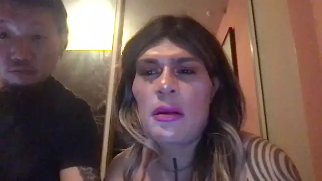 Snapshot of Glow92 chatting on October 12, 2025, 8:13 am Glow92 online show from October 12, 2025, 8:13 am