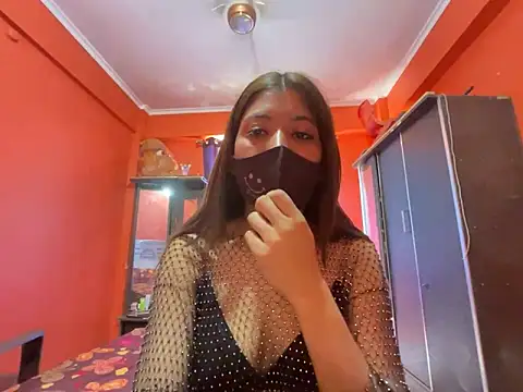 HOT HONEY10 online show from April 23, 2026, 4:24 am