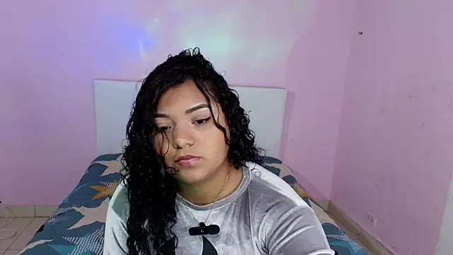 Snapshot of AlissonCurly_ chatting on October 11, 2025, 6:17 pm AlissonCurly  online show from October 11, 2025, 6:17 pm