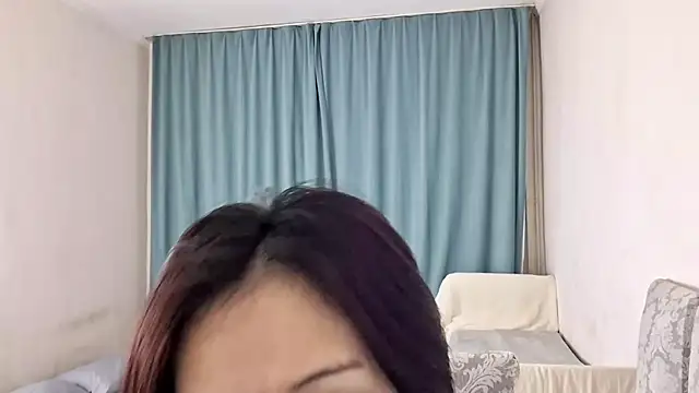 Lyndasilk online show from April 17, 2026, 4:10 pm