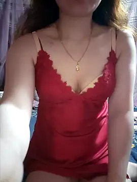 LeanaLy online show from December 3, 2025, 1:42 pm