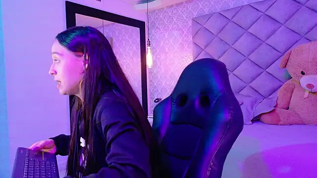 CARO ADAMS1 online show from November 28, 2025, 11:46 am