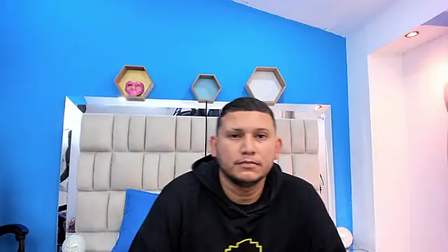 catalina and jhon online show from October 21, 2025, 12:28 pm