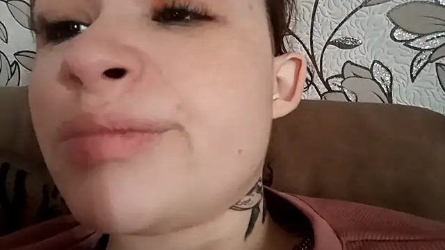 FrostNymph online show from October 19, 2025, 7:42 am