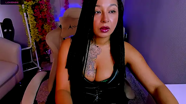 Aisha Goldstein online show from November 25, 2025, 5:51 am