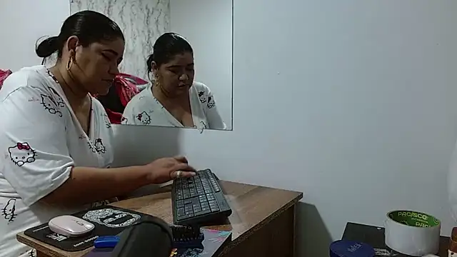  Danna Milf  online show from November 27, 2025, 12:40 pm