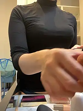 Snapshot of _Ema_ch chatting on November 7, 2025, 9:48 pm Ema ch online show from November 7, 2025, 9:48 pm