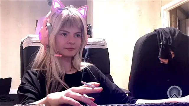 Snapshot of AnnaOlovely chatting on October 18, 2025, 5:35 pm AnnaOlovely online show from October 18, 2025, 5:35 pm