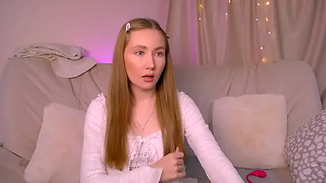 EllyColins online show from November 14, 2025, 3:05 am