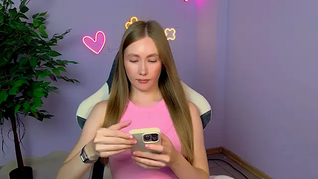 EllyColins online show from July 10, 2026, 3:55 am