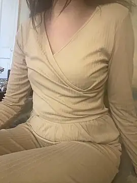 KittieCreme online show from February 11, 2026, 12:43 pm