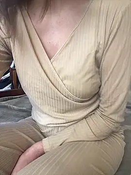 KittieCreme online show from February 19, 2026, 9:27 am