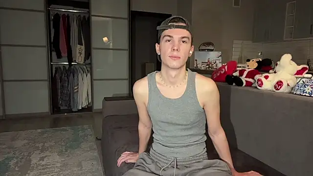 Jeremy1Scott online show from November 21, 2025, 3:27 am