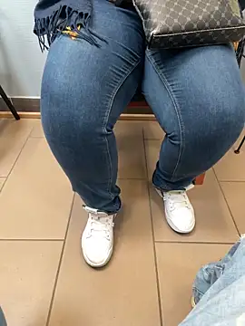 kevetvivi online show from November 29, 2025, 9:23 am