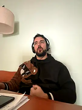 ReDiBastoni90 online show from November 11, 2025, 10:26 am