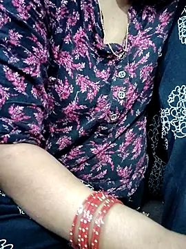 Hot-ranisa online show from November 17, 2025, 4:07 am