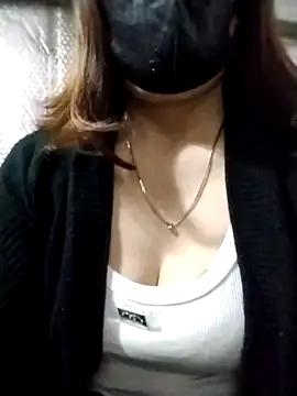 Snapshot of YiyinLy chatting on October 23, 2025, 3:33 pm YiyinLy online show from October 23, 2025, 3:33 pm