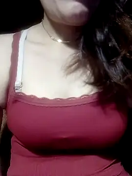 YiyinLy online show from March 25, 2026, 9:10 pm