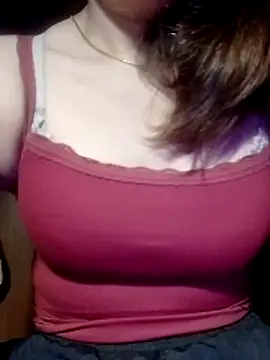 YiyinLy online show from March 27, 2026, 9:58 pm