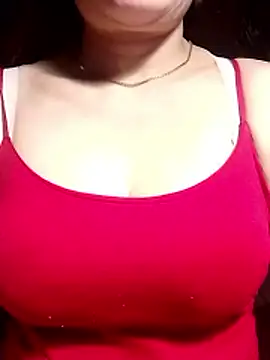 YiyinLy online show from May 27, 2026, 9:01 pm