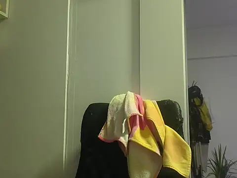 Snapshot of miapink33 chatting on November 7, 2025, 2:44 am miapink33 online show from November 7, 2025, 2:44 am