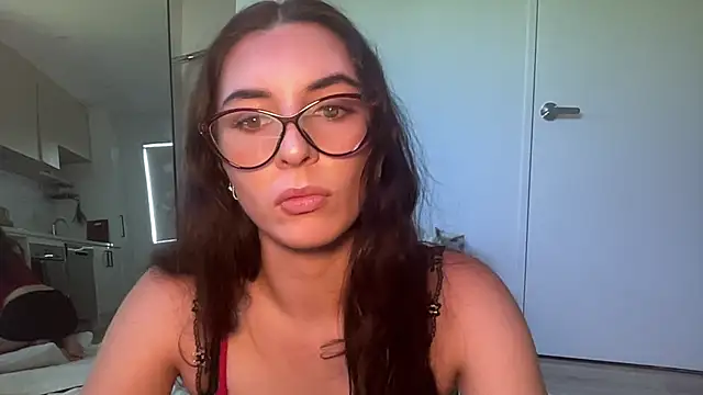 mollyy2006 online show from March 19, 2026, 12:03 am