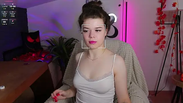 Hot  Tiny online show from October 31, 2025, 7:53 am