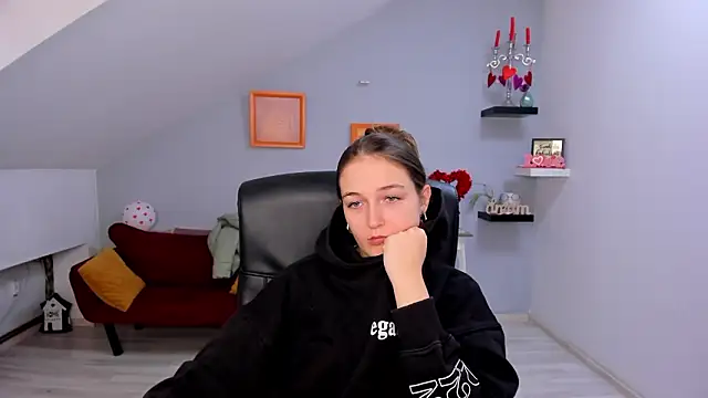 AnneWilsonn online show from February 12, 2026, 1:28 pm