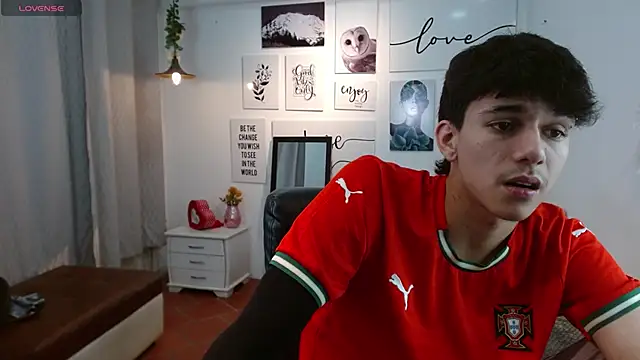 AmethystShadow17 online show from December 19, 2025, 9:44 pm