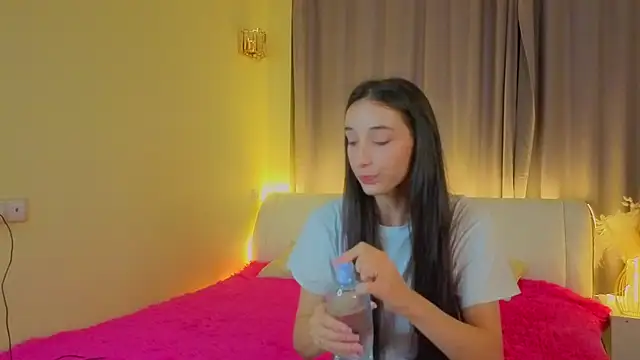 Snapshot of HayleySalahubdin chatting on October 18, 2025, 7:58 pm HayleySalahubdin online show from October 18, 2025, 7:58 pm