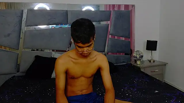 Desire4Duo online show from November 28, 2025, 1:25 pm