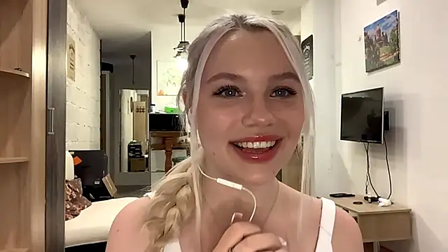 Snapshot of LupeLewitt chatting on October 29, 2025, 4:09 pm LupeLewitt online show from October 29, 2025, 4:09 pm