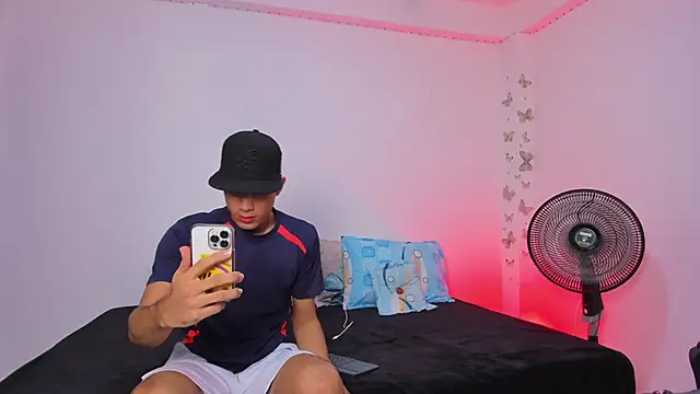 Axel Cody  online show from November 21, 2025, 7:56 pm