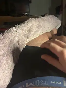 Snapshot of creamydeluxe chatting on November 6, 2025, 10:32 pm creamydeluxe online show from November 6, 2025, 10:32 pm