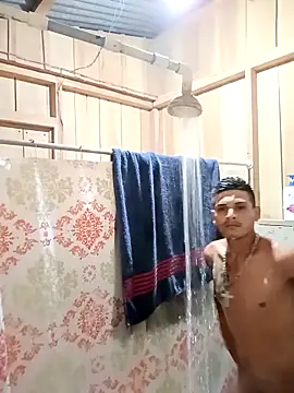 Snapshot of LuisMA2217 chatting on October 15, 2025, 9:15 pm LuisMA2217 online show from October 15, 2025, 9:15 pm