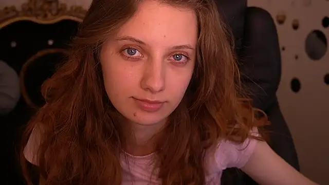 CuteeFoxy online show from May 29, 2026, 1:09 pm