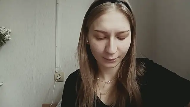 PetronilaReagen online show from December 3, 2025, 7:49 am