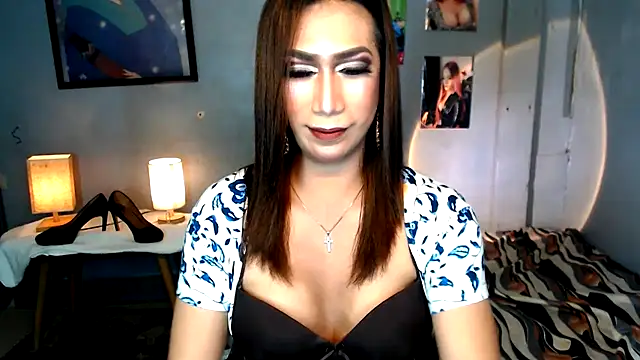 littleredbunny27 online show from April 14, 2026, 10:21 am