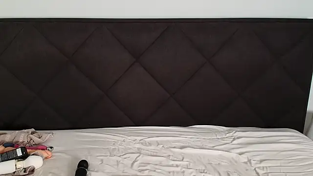 julialauren online show from May 22, 2026, 7:41 pm
