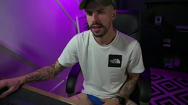 monsieurguitsxxx online show from November 15, 2025, 3:52 pm