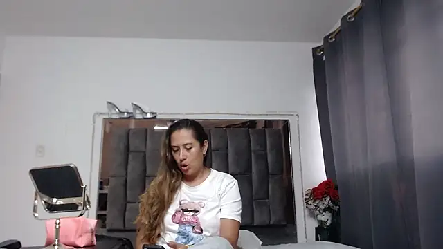 Snapshot of Salmma_Milf chatting on May 19, 2026, 11:49 am Salmma Milf online show from May 19, 2026, 11:49 am