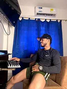 Kylian Alessandro online show from November 22, 2025, 6:07 pm