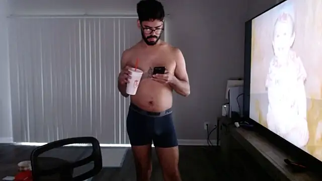 YaniEnvy online show from April 24, 2026, 7:49 pm