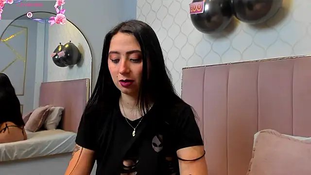 JuliethCruz  online show from February 23, 2026, 7:55 pm