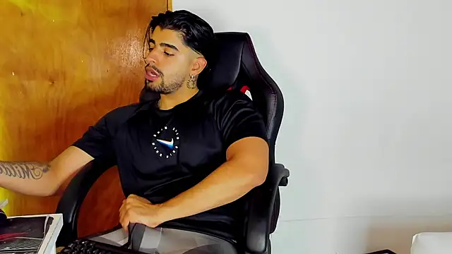 maximo black  online show from November 5, 2025, 12:54 am