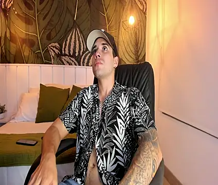 Snapshot of Mike_montoya01 chatting on October 17, 2025, 11:29 pm Mike montoya01 online show from October 17, 2025, 11:29 pm