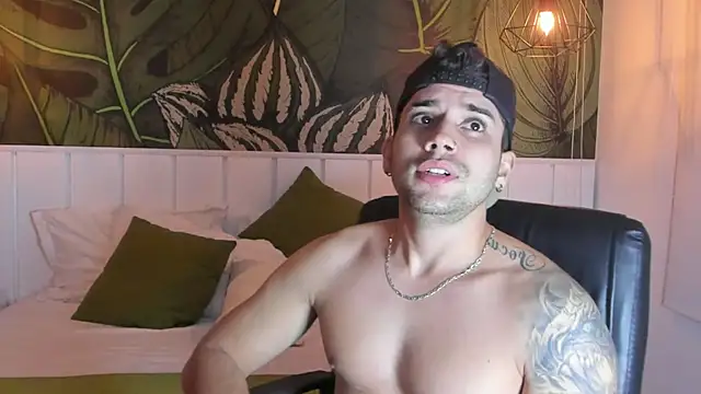 Snapshot of Mike_montoya01 chatting on November 14, 2025, 4:33 am Mike montoya01 online show from November 14, 2025, 4:33 am