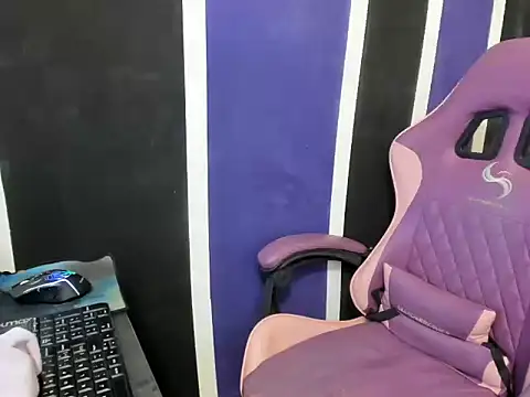 scarleth18 online show from February 25, 2026, 9:13 pm