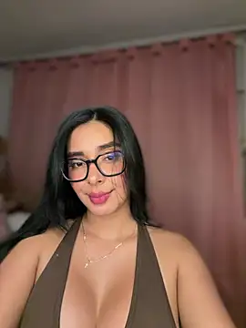 MiaSofia   online show from May 17, 2026, 5:16 am