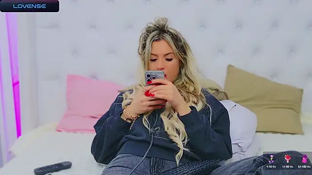 Snapshot of AriannaSins chatting on January 4, 2025, 7:55 pm AriannaSins online show from January 4, 2025, 7:55 pm